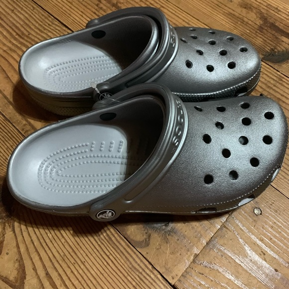 crocs adult classic metallic clog